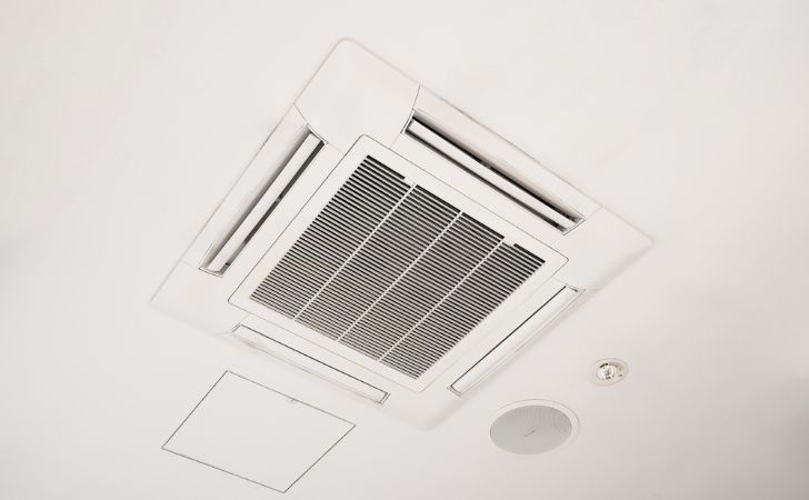 天井埋め込みエアコンは自分で掃除できる？