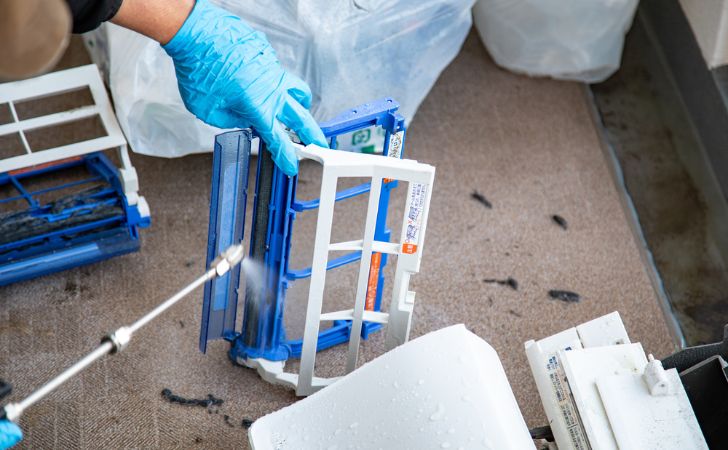 エアコンの分解洗浄を業者に依頼する際の注意点